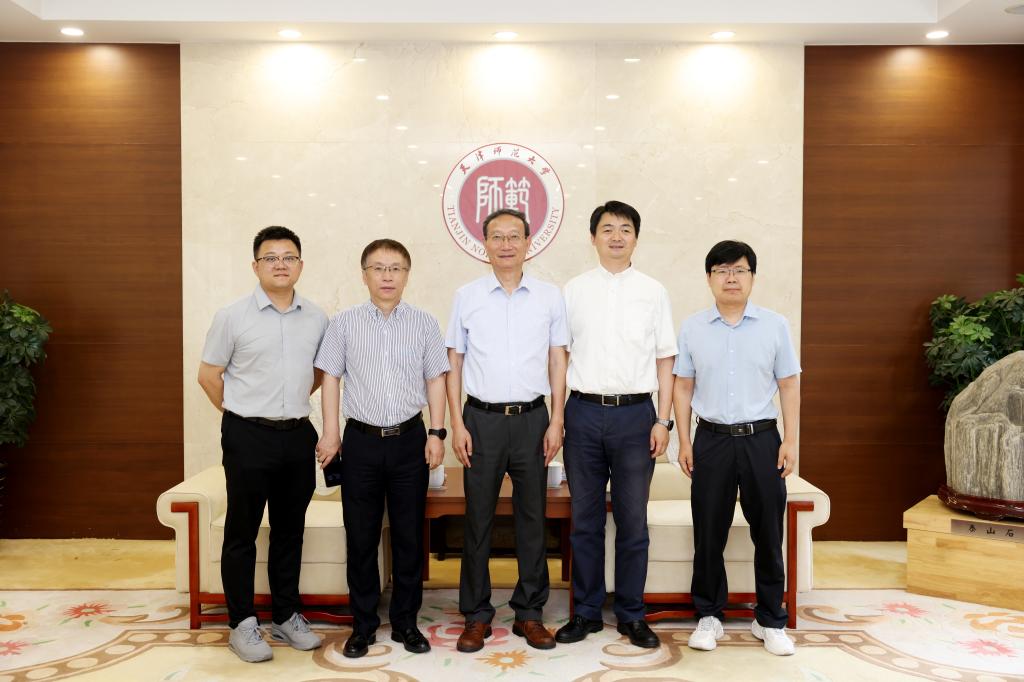 上午合照